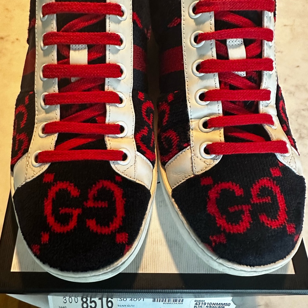 Vintage Gucci Classic Red and Black Athletic Shoes